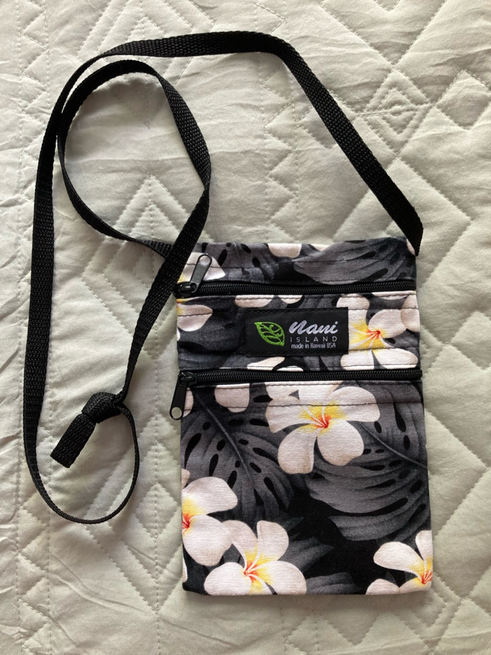 Maui Island Small Floral Crossbody Bag in Black & White